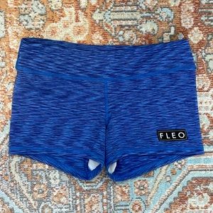 FLEO mid rise shorts